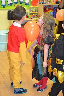 Grafika #21: ,,Dziś w przedszkolu piękny bal, bal wspaniały na sto par (…)