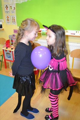 Grafika #23: ,,Dziś w przedszkolu piękny bal, bal wspaniały na sto par (…)