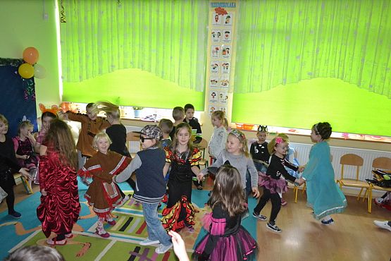 Grafika #29: ,,Dziś w przedszkolu piękny bal, bal wspaniały na sto par (…)