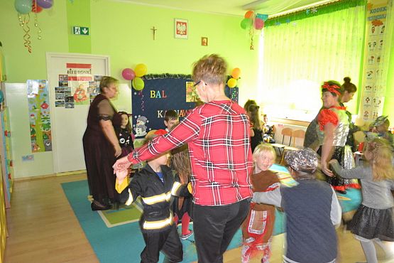 Grafika #31: ,,Dziś w przedszkolu piękny bal, bal wspaniały na sto par (…)