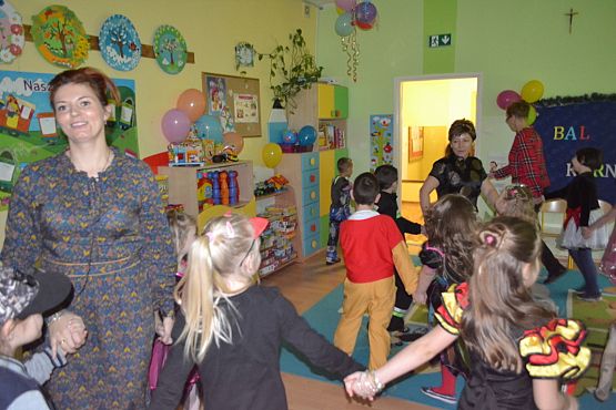 Grafika #41: ,,Dziś w przedszkolu piękny bal, bal wspaniały na sto par (…)