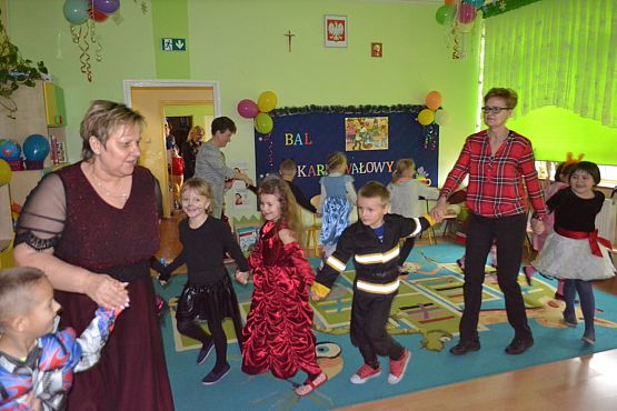 Grafika #43: ,,Dziś w przedszkolu piękny bal, bal wspaniały na sto par (…)