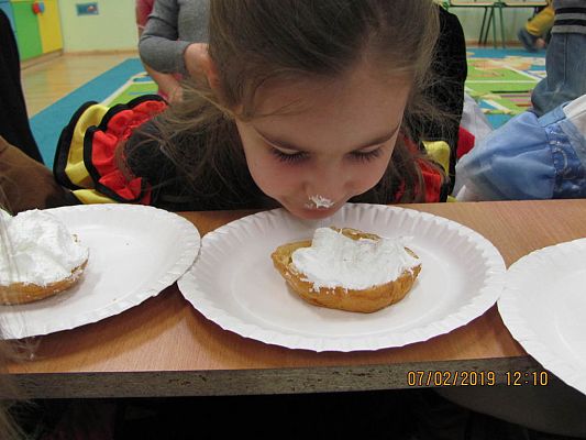 Grafika #80: ,,Dziś w przedszkolu piękny bal, bal wspaniały na sto par (…)