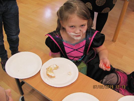 Grafika #82: ,,Dziś w przedszkolu piękny bal, bal wspaniały na sto par (…)