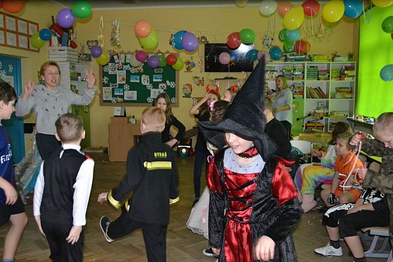 Grafika #7: BAL KARNAWAŁOWY W SZKOLE PODSTAWOWEJ