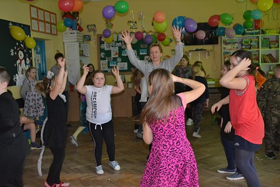 Grafika #10: BAL KARNAWAŁOWY W SZKOLE PODSTAWOWEJ