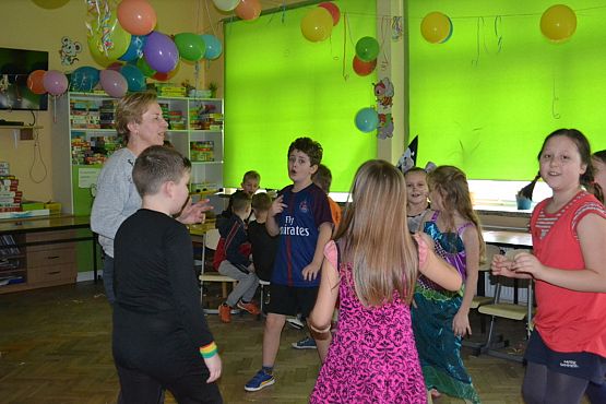 Grafika #15: BAL KARNAWAŁOWY W SZKOLE PODSTAWOWEJ