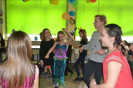 Grafika #17: BAL KARNAWAŁOWY W SZKOLE PODSTAWOWEJ