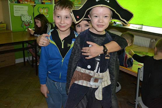 Grafika #20: BAL KARNAWAŁOWY W SZKOLE PODSTAWOWEJ