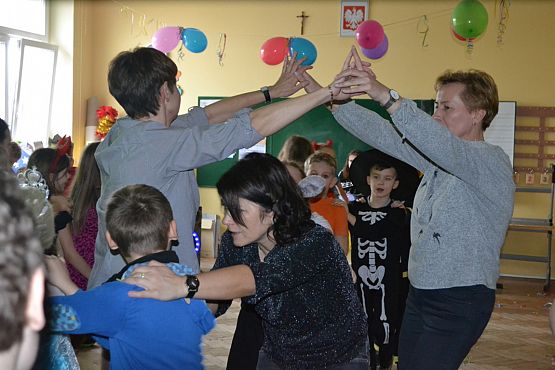 Grafika #25: BAL KARNAWAŁOWY W SZKOLE PODSTAWOWEJ