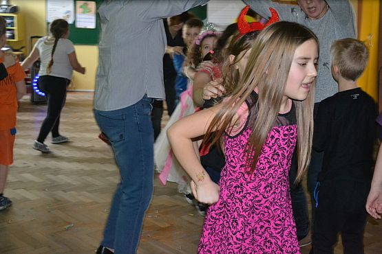 Grafika #26: BAL KARNAWAŁOWY W SZKOLE PODSTAWOWEJ