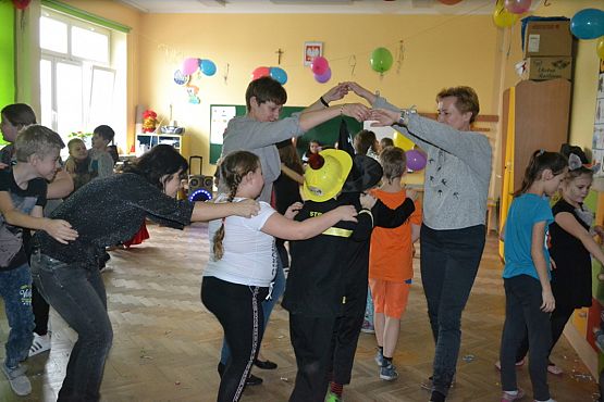 Grafika #27: BAL KARNAWAŁOWY W SZKOLE PODSTAWOWEJ