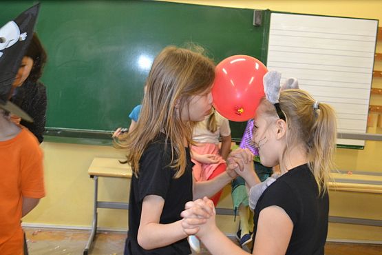 Grafika #31: BAL KARNAWAŁOWY W SZKOLE PODSTAWOWEJ