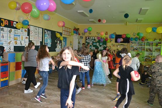 Grafika #34: BAL KARNAWAŁOWY W SZKOLE PODSTAWOWEJ