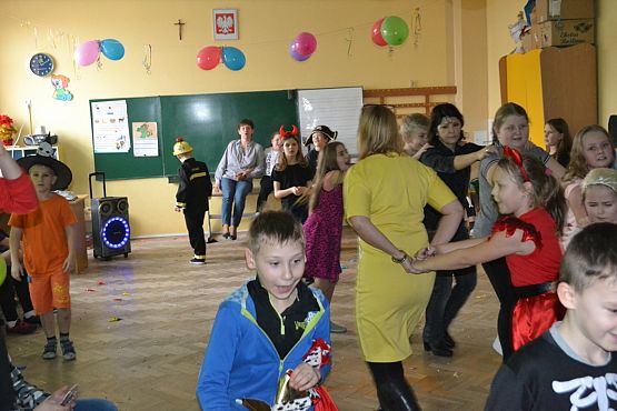 Grafika #45: BAL KARNAWAŁOWY W SZKOLE PODSTAWOWEJ