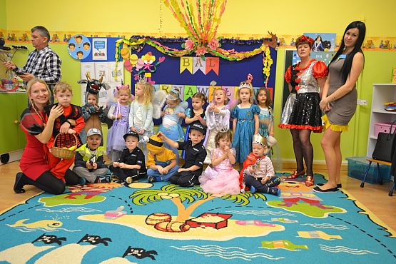 Grafika #3: ,,Dziś w przedszkolu piękny bal, bal wspaniały na sto par (…)