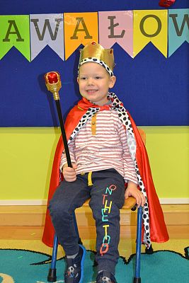 Grafika #0: ,,Dziś w przedszkolu piękny bal, bal wspaniały na sto par (…)