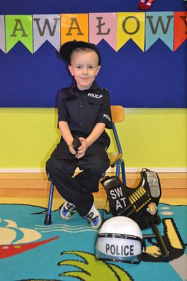 Grafika #12: ,,Dziś w przedszkolu piękny bal, bal wspaniały na sto par (…)