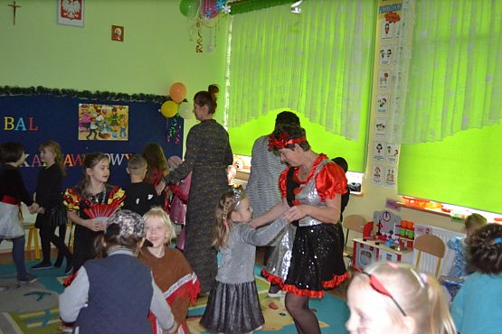 Grafika #32: ,,Dziś w przedszkolu piękny bal, bal wspaniały na sto par (…)