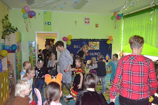 Grafika #44: ,,Dziś w przedszkolu piękny bal, bal wspaniały na sto par (…)