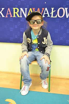 Grafika #55: ,,Dziś w przedszkolu piękny bal, bal wspaniały na sto par (…)