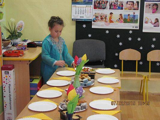 Grafika #72: ,,Dziś w przedszkolu piękny bal, bal wspaniały na sto par (…)