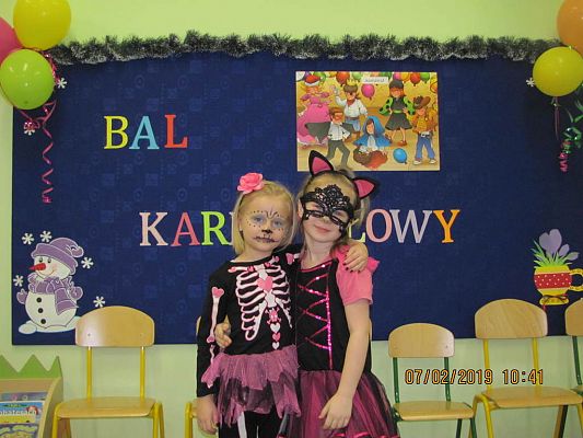 Grafika #76: ,,Dziś w przedszkolu piękny bal, bal wspaniały na sto par (…)