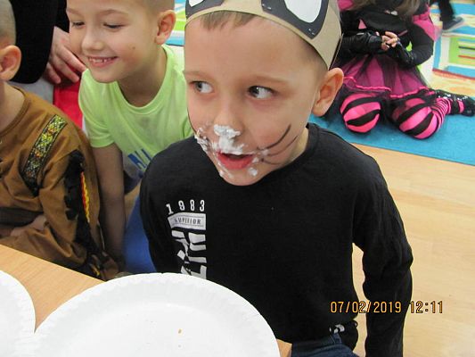 Grafika #81: ,,Dziś w przedszkolu piękny bal, bal wspaniały na sto par (…)