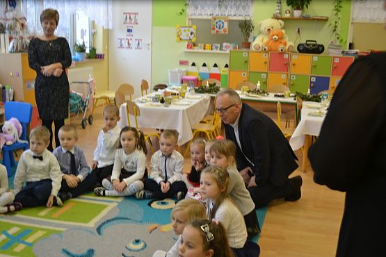 Grafika #4: Wigilia w grupie Biedronek i spotkanie z Mikołajem