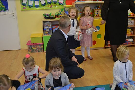 Grafika #15: Wigilia w grupie Biedronek i spotkanie z Mikołajem