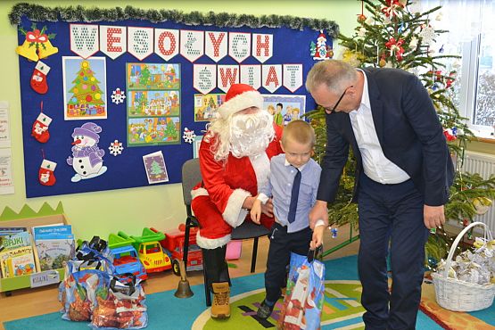 Grafika #16: Wigilia w grupie Biedronek i spotkanie z Mikołajem