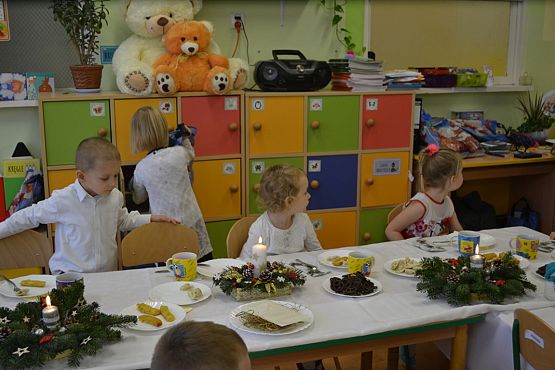 Grafika #25: Wigilia w grupie Biedronek i spotkanie z Mikołajem