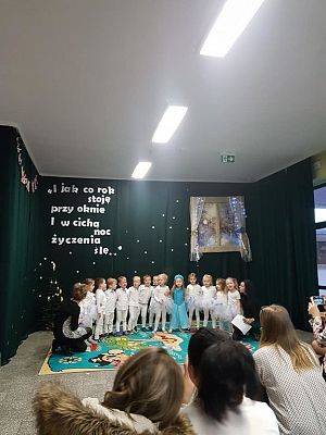 Grafika #1: Gdy za oknem mróz szyby maluje, każdy Minionek Świętego Mikołaja wypatruje…