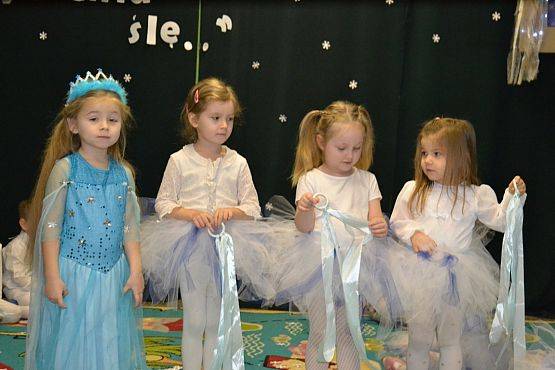 Grafika #7: Gdy za oknem mróz szyby maluje, każdy Minionek Świętego Mikołaja wypatruje…