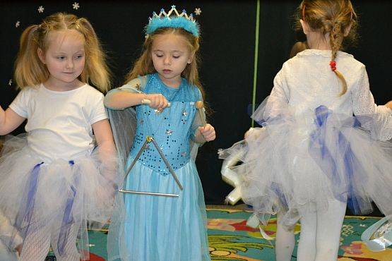 Grafika #8: Gdy za oknem mróz szyby maluje, każdy Minionek Świętego Mikołaja wypatruje…