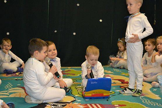 Grafika #10: Gdy za oknem mróz szyby maluje, każdy Minionek Świętego Mikołaja wypatruje…