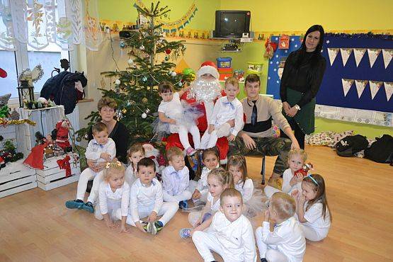 Grafika #38: Gdy za oknem mróz szyby maluje, każdy Minionek Świętego Mikołaja wypatruje…