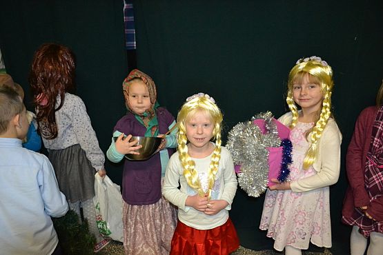 Grafika #5: I jak co rok stoję przy oknie i w cichą noc życzenia ślę…