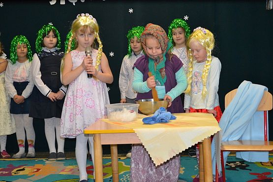 Grafika #9: I jak co rok stoję przy oknie i w cichą noc życzenia ślę…