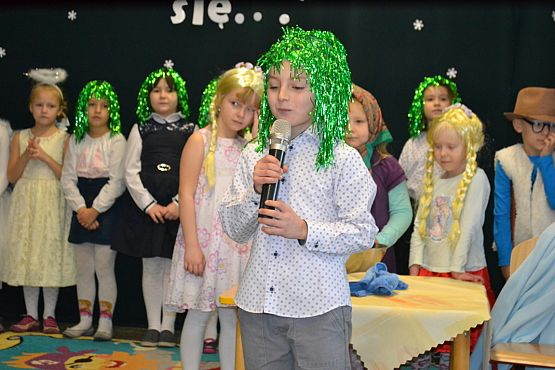 Grafika #11: I jak co rok stoję przy oknie i w cichą noc życzenia ślę…