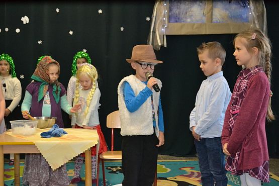 Grafika #15: I jak co rok stoję przy oknie i w cichą noc życzenia ślę…