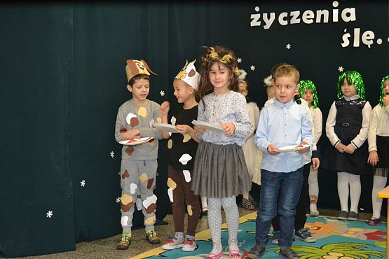 Grafika #17: I jak co rok stoję przy oknie i w cichą noc życzenia ślę…