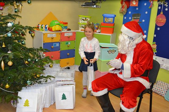 Grafika #26: I jak co rok stoję przy oknie i w cichą noc życzenia ślę…