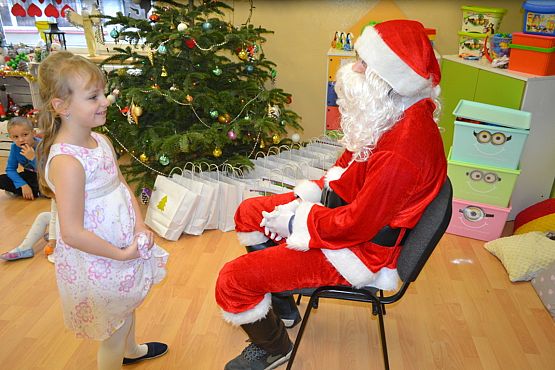 Grafika #28: I jak co rok stoję przy oknie i w cichą noc życzenia ślę…