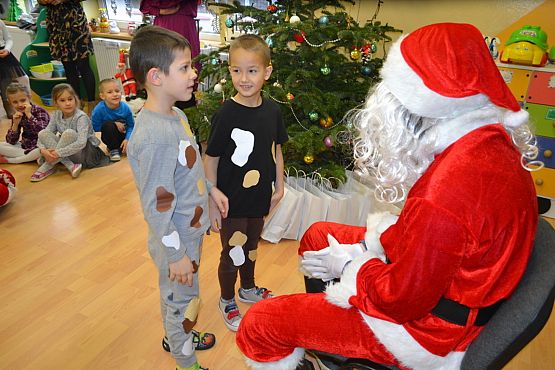 Grafika #30: I jak co rok stoję przy oknie i w cichą noc życzenia ślę…