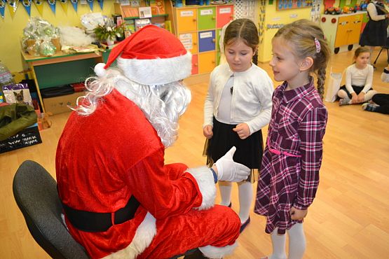 Grafika #34: I jak co rok stoję przy oknie i w cichą noc życzenia ślę…