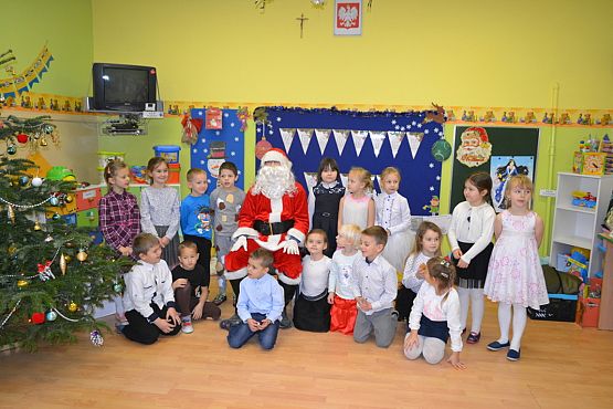 Grafika #40: I jak co rok stoję przy oknie i w cichą noc życzenia ślę…