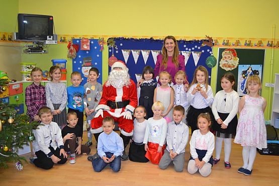 Grafika #41: I jak co rok stoję przy oknie i w cichą noc życzenia ślę…