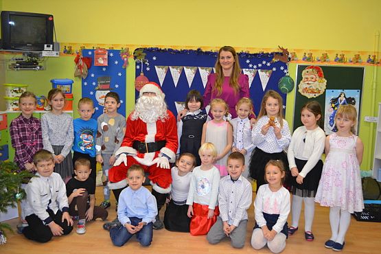 Grafika #42: I jak co rok stoję przy oknie i w cichą noc życzenia ślę…