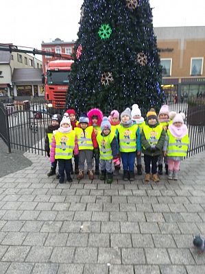 Grafika #3: Przedszkolaki pomagają zwierzętom